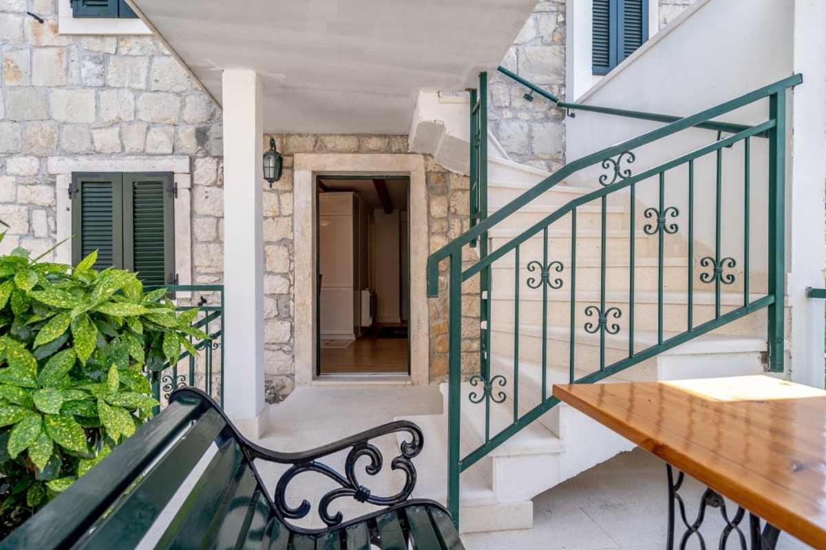 Apartments Inn Baska Voda Bagian luar foto