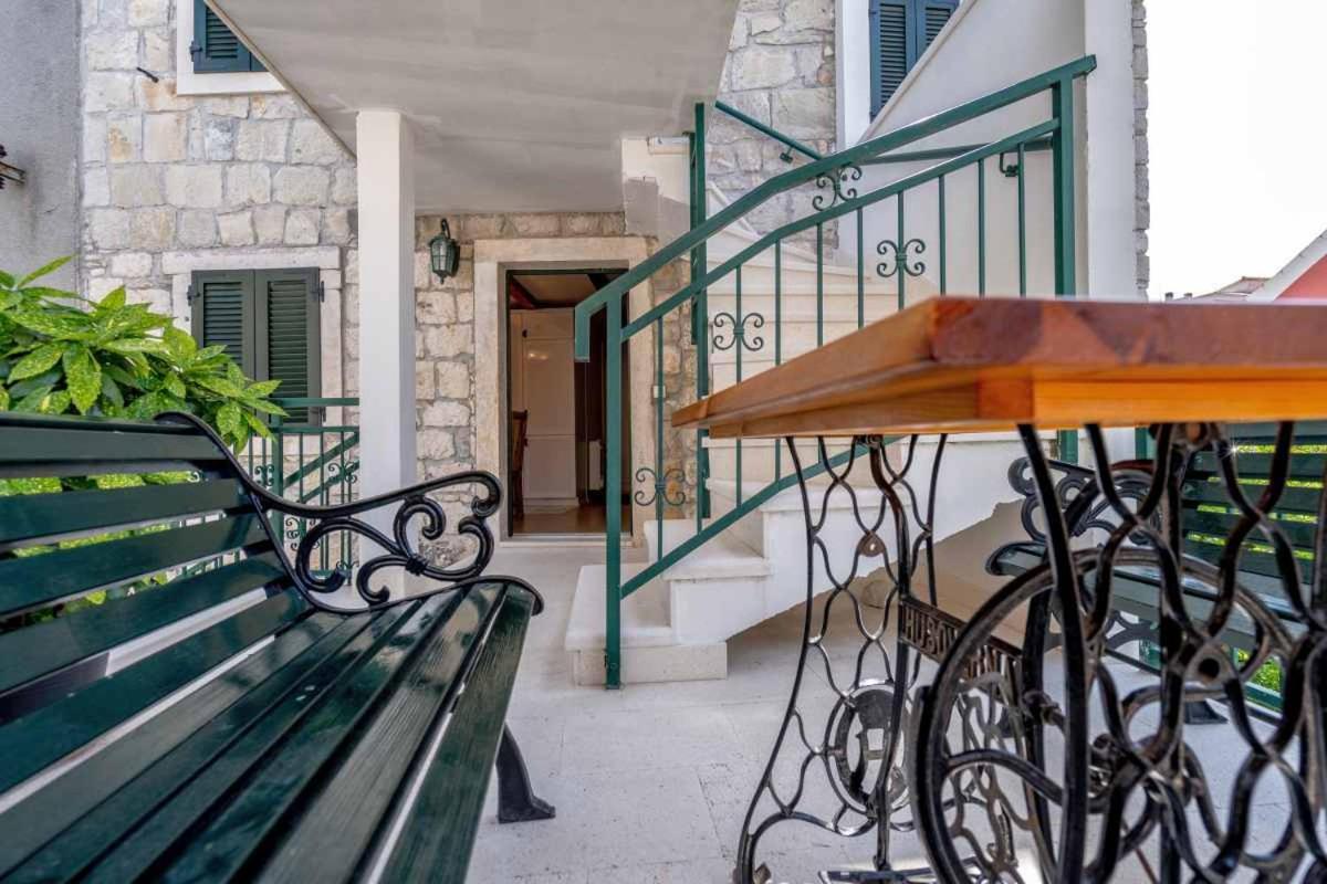 Apartments Inn Baska Voda Bagian luar foto