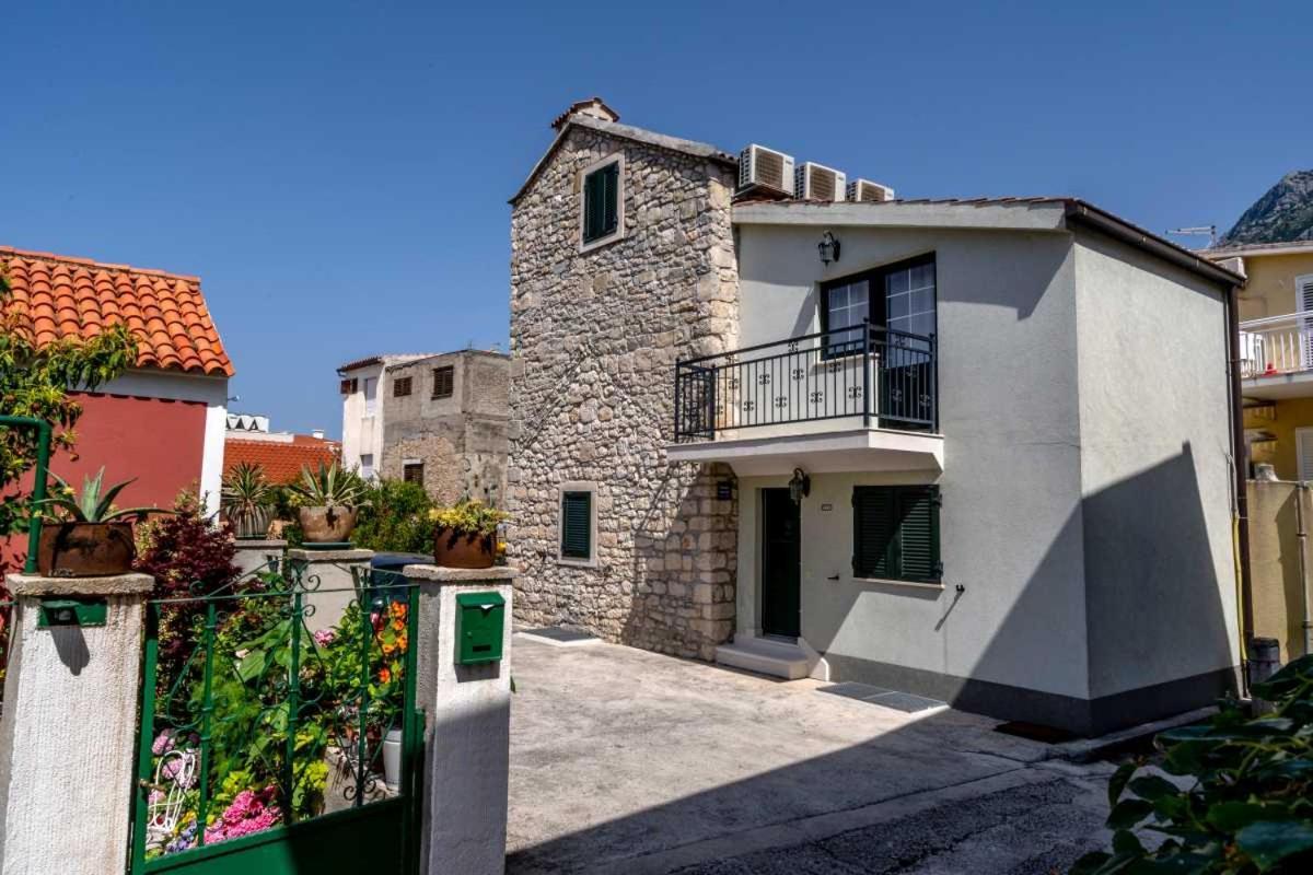 Apartments Inn Baska Voda Bagian luar foto